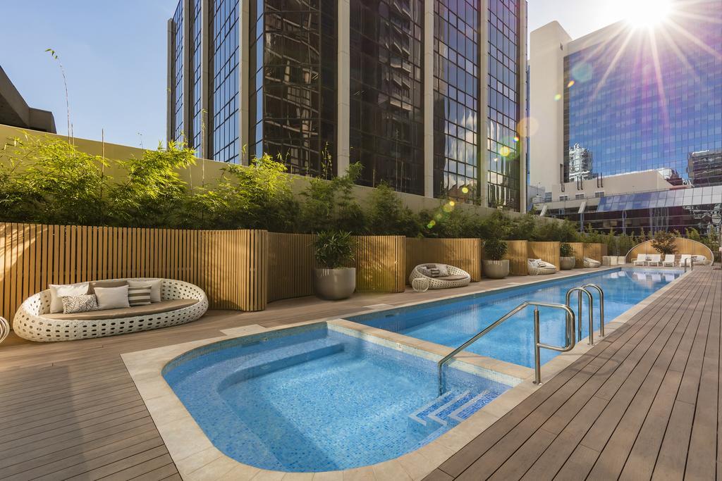 Skye Hotel Suites Parramatta Exterior foto The pool at the hotel