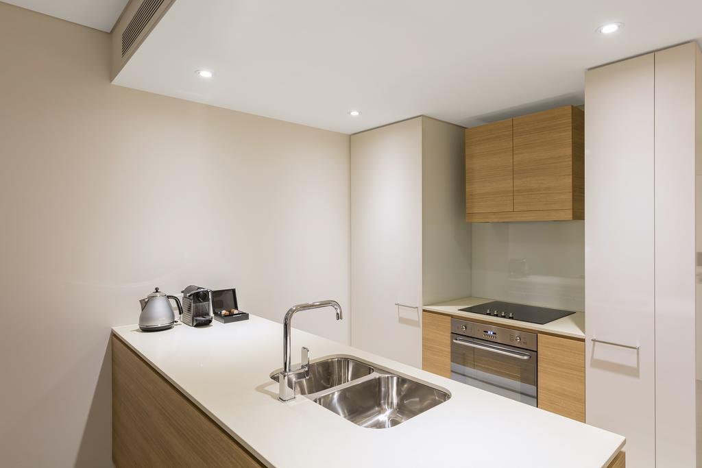 Skye Hotel Suites Parramatta Exterior foto A kitchen at the apartment